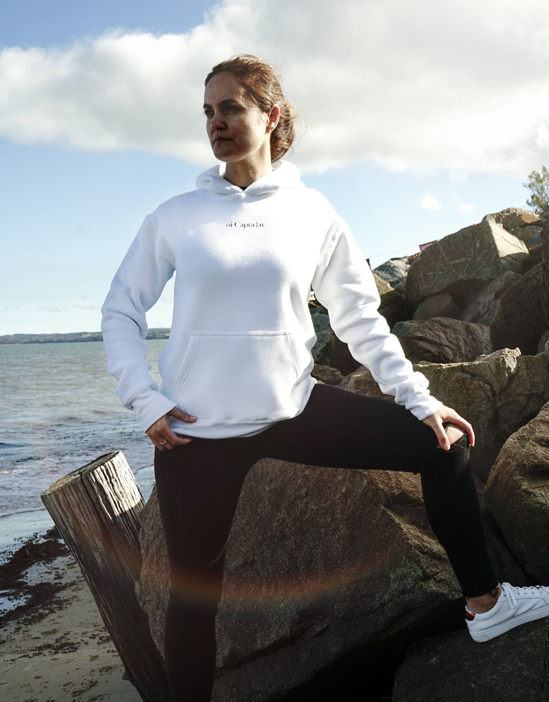 Your weekend just got a little better. Meet the Oi Captain Algarve classic fit hoodie.  Created from a cotton blend for instant comfy weekend vibes, crossover hood opening with rib trim applied to edge. Double-needle stitching at shoulder, neck, waistband & cuffs and a handy kangaroo pocket.